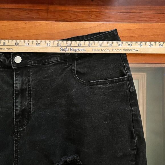 SHEIN Black Jeans Ripped Knees Capri 4XL Like NEW - Picture 13 of 16